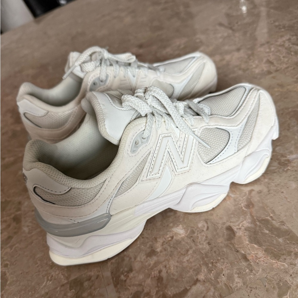 New Balance 9060 (Kids Size 5 - Women’s 6.5-7)